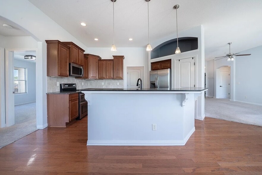 Building Photo - 14011 E Watson St