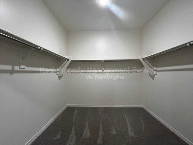 Building Photo - 19434 W Hazelwood St