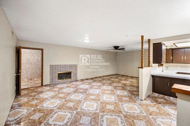 Building Photo - 16653 Mallory Dr