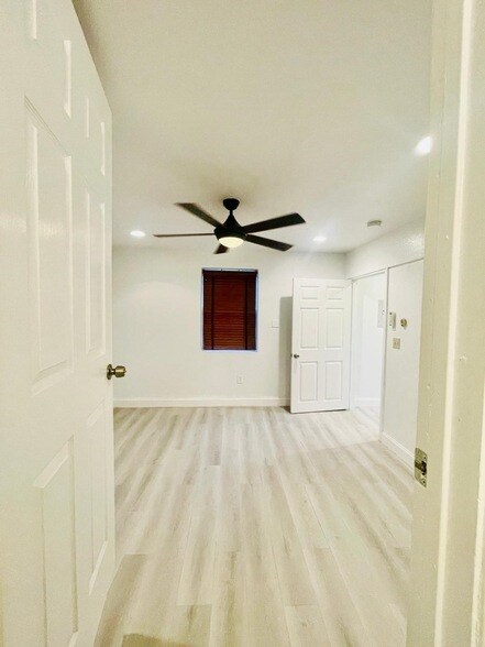 Building Photo - 307 E Mitchell St