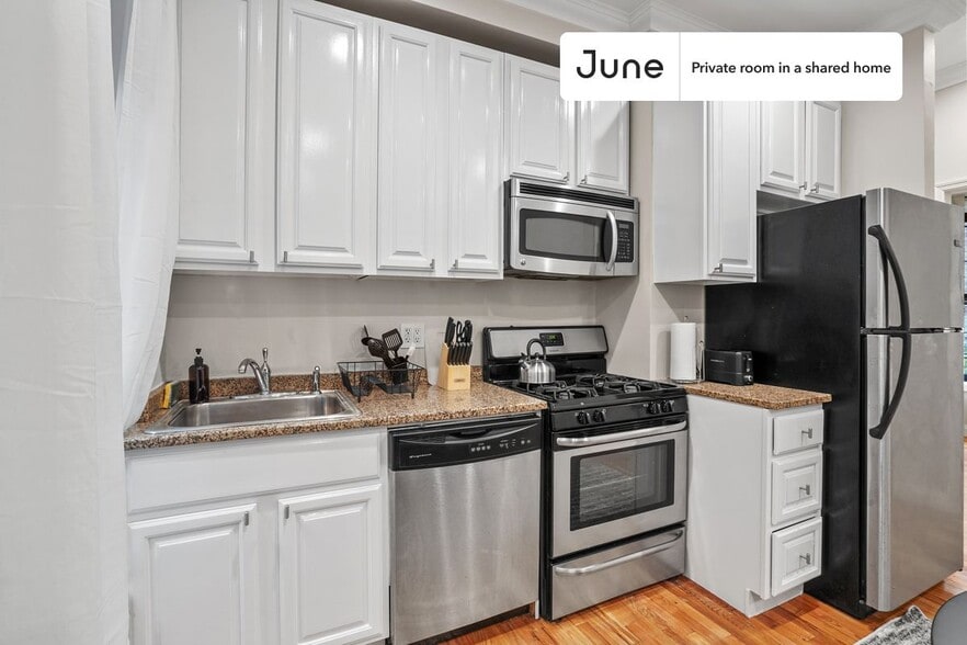 Building Photo - Room in Shared 3 bed/1 bath home in Hamilton Heights