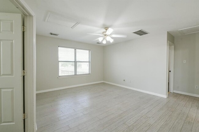 Building Photo - 112 Glade Bridge Ct