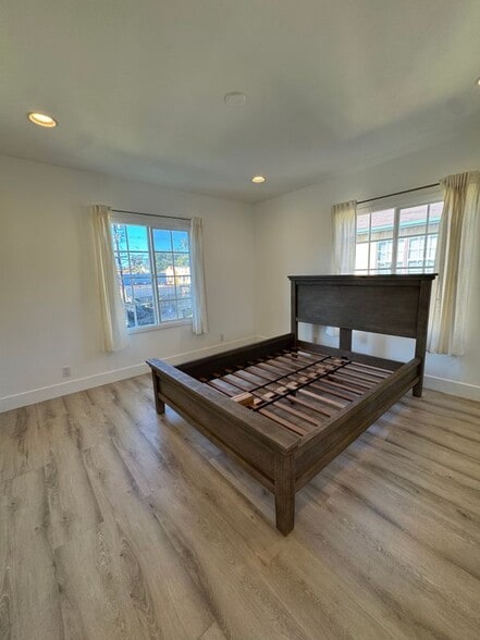 Building Photo - 1339 S Mansfield Ave