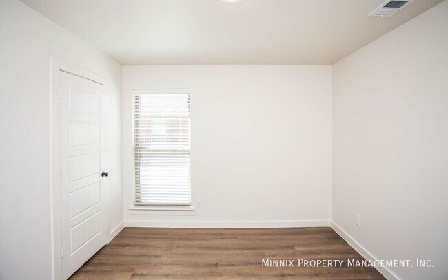 Building Photo - 2134 Langford Ave