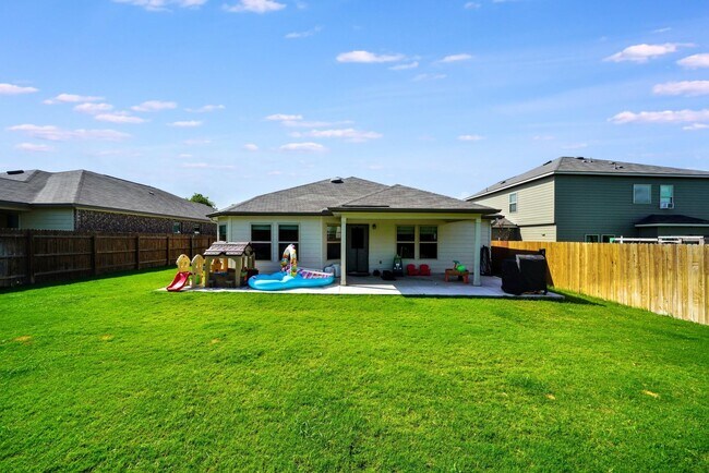 Building Photo - Stunning Home with 3-Car Garage in New Bra...