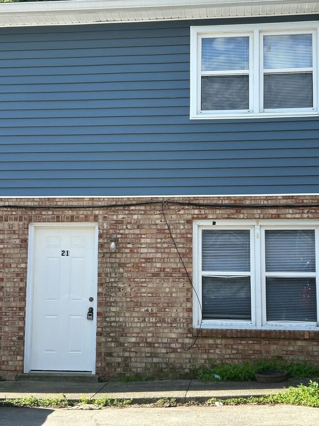 Building Photo - 190 Macey Ave