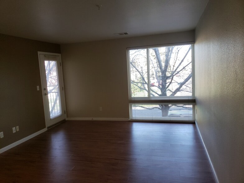 Building Photo - 5201 S Fox St