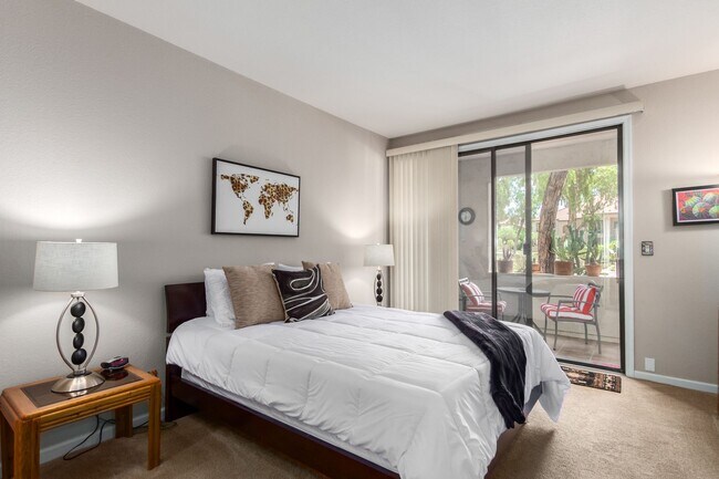 Building Photo - Two bedroom condo