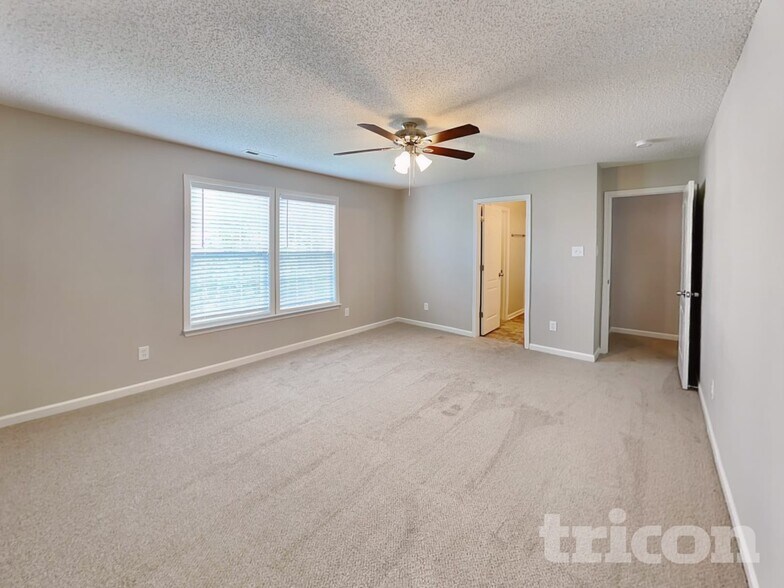 Building Photo - 915 Littleton Dr