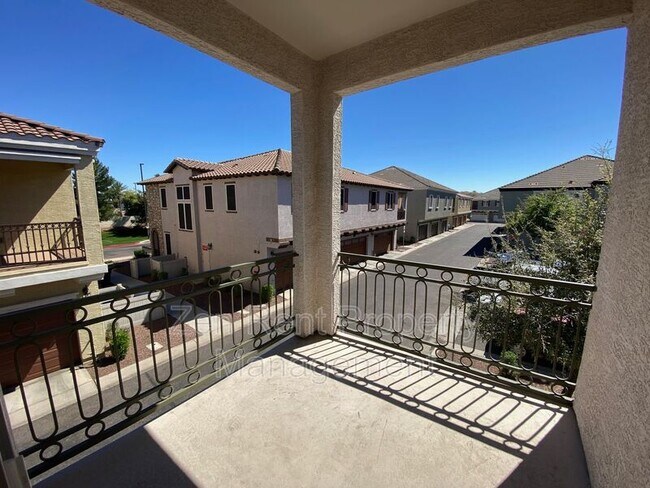 Building Photo - 2744 S Pewter Dr