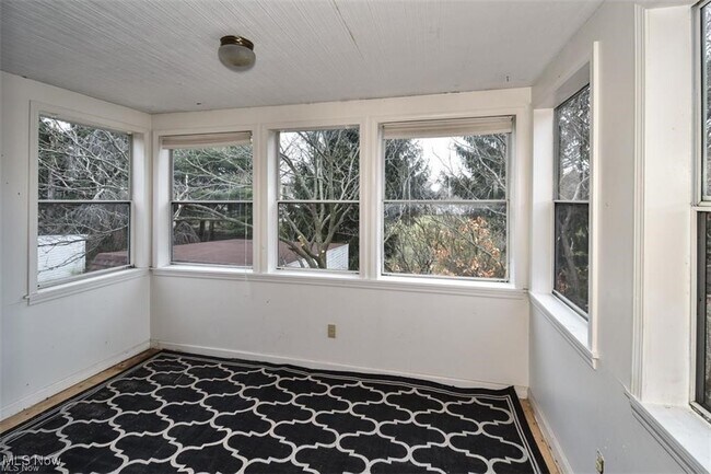 Building Photo - 2346 Westmoor Rd