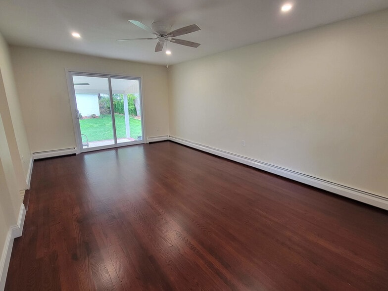 Building Photo - 936 Durham Rd