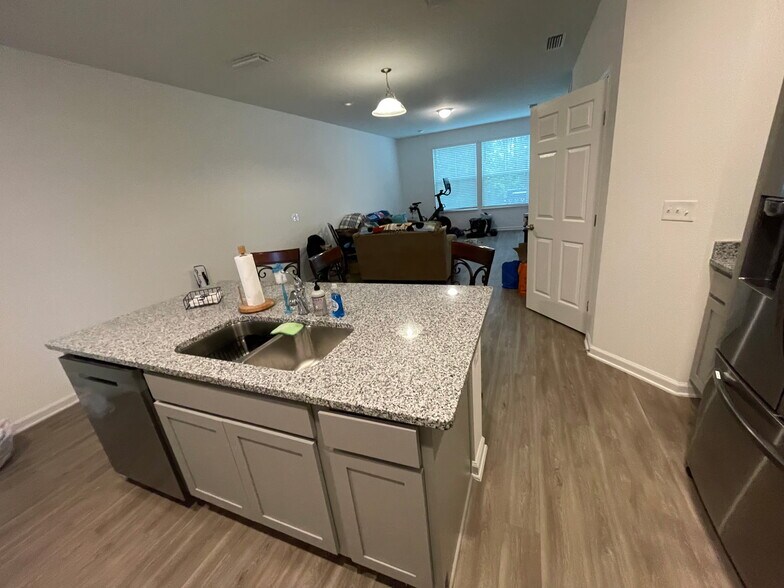 Building Photo - 90 Ridge Lake Rd