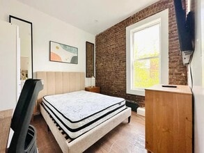 Building Photo - Furnished room/NOT APARTMENT
