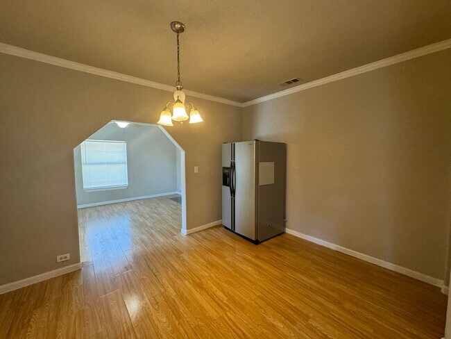 Building Photo - 3302-3302 Avenue H