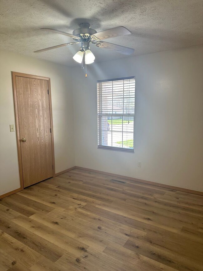 Building Photo - Beautiful Brick Home in Willard!