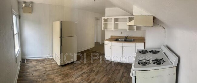 Building Photo - 10 Church St