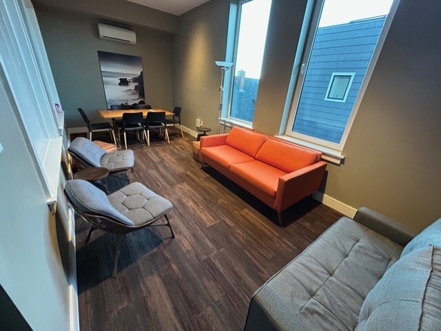 Building Photo - 167 Newbury St