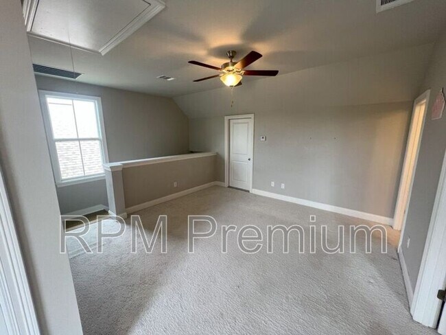 Building Photo - 1271 Rockport St