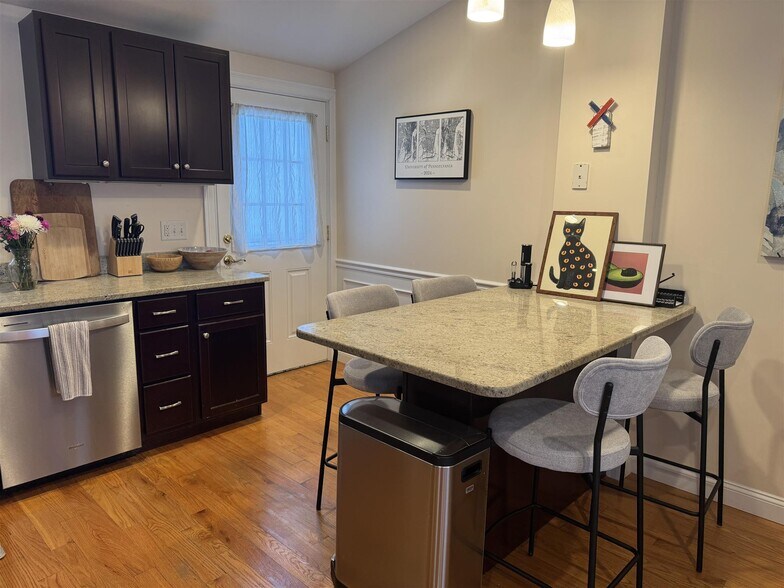 Building Photo - 11 Winthrop Ct