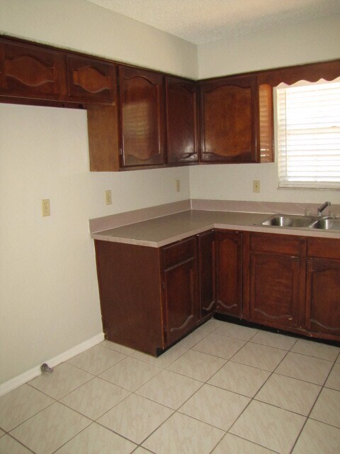 Building Photo - 3/2 in the Heart of Orange Park