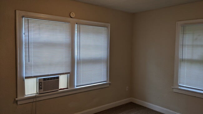 Building Photo - 1404 S Maywood Ave