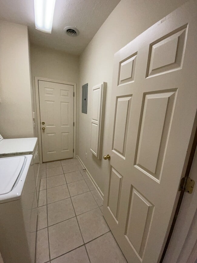 Building Photo - 107 Oakleigh Dr