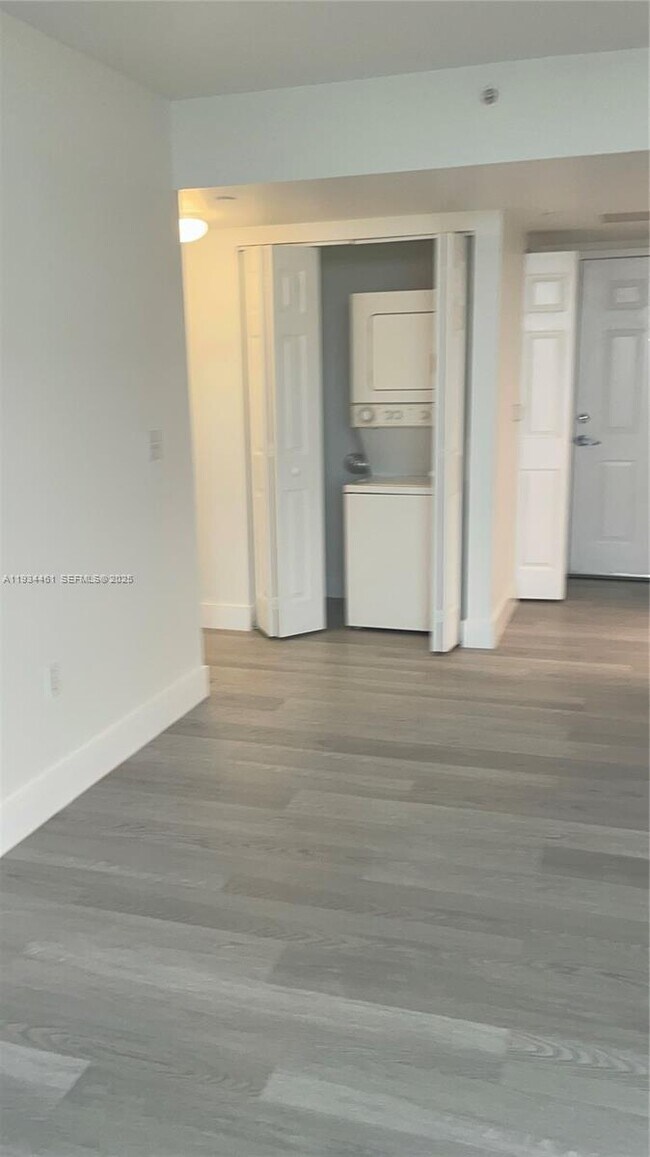 Building Photo - 3000 Coral Wy