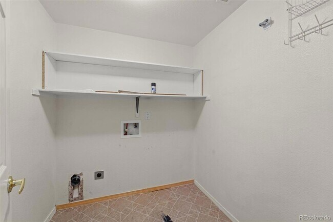 Building Photo - 6082 Colony Cir