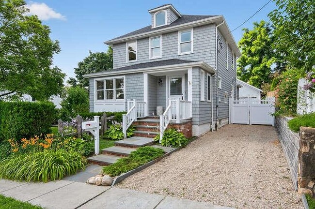 Building Photo - 25 Soundview Ave