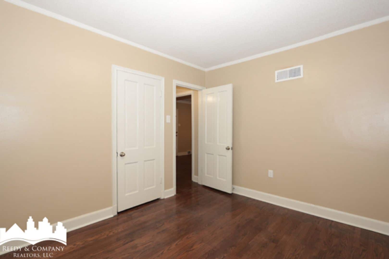 Building Photo - 905 Parkhaven Ln