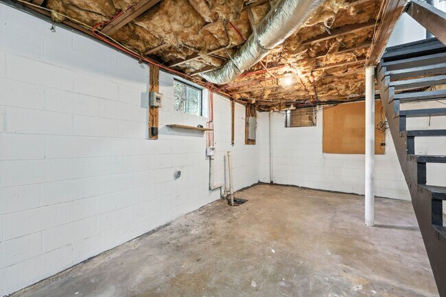 Building Photo - 3 Bedroom Pet Friendly Home For Rent Near Downtown Clarksville