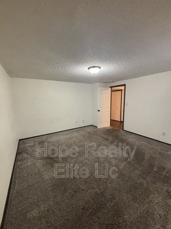 Building Photo - 2079 Sussex Ln