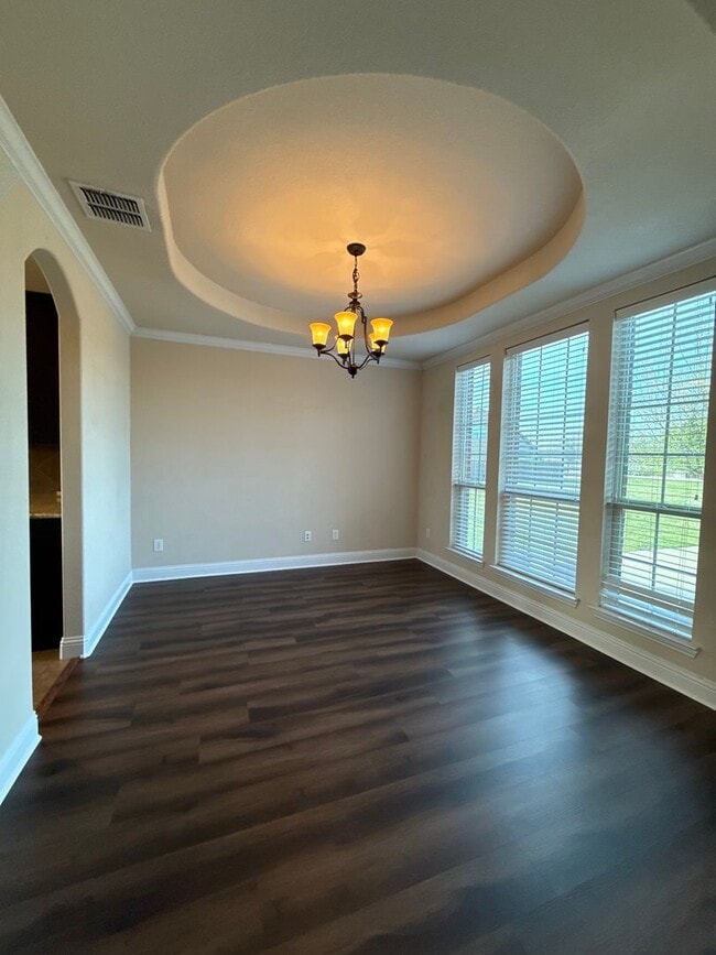 Building Photo - 5/4/3  Home with Game room in WALKING DISTANCE TO THE MARINA