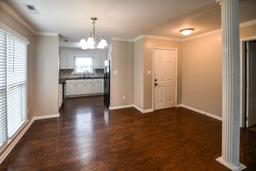 Building Photo - 235 Albany Dr NE