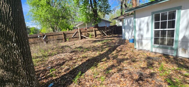 Building Photo - 6110 SW 10th Pl