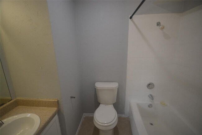 Building Photo - 8731 Village of Fondren Dr