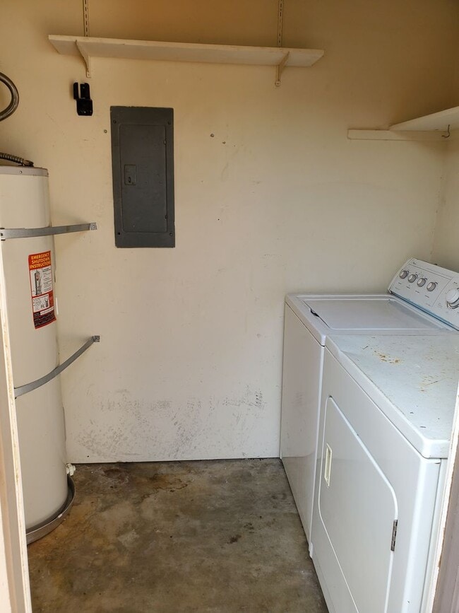 Building Photo - EASTER WAY-CONVENIENTLY LOCATED ON UCSD BU...