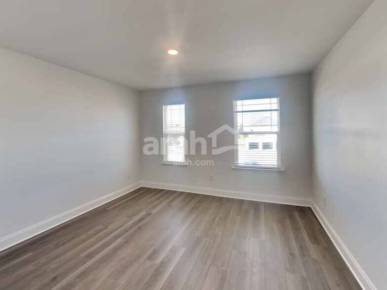 Building Photo - 205 Argea Dr