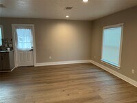 Building Photo - 4504 Kingsbury St