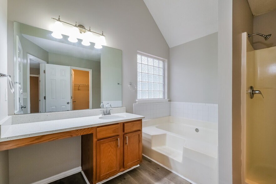 Building Photo - 146 Edison Dr