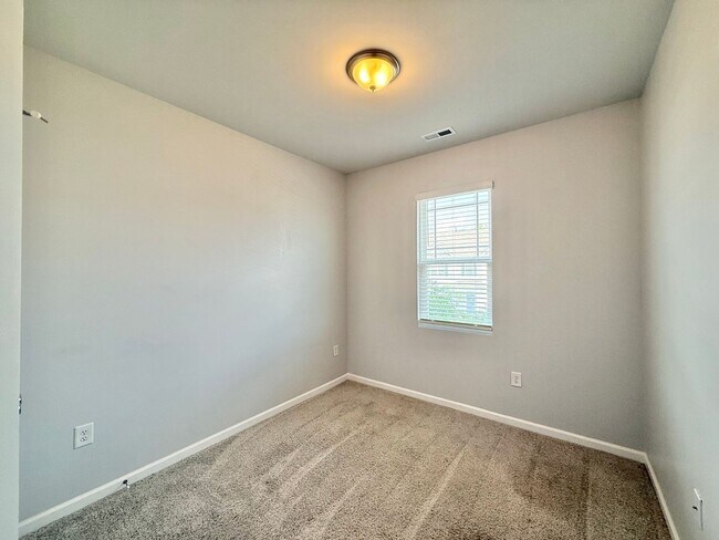 Building Photo - **OFFERING REFUNDABLE APPLICATION FEES & $100 MOVE IN PROMOTION** Modern 3BD, 2.5BA Clayton Townh...