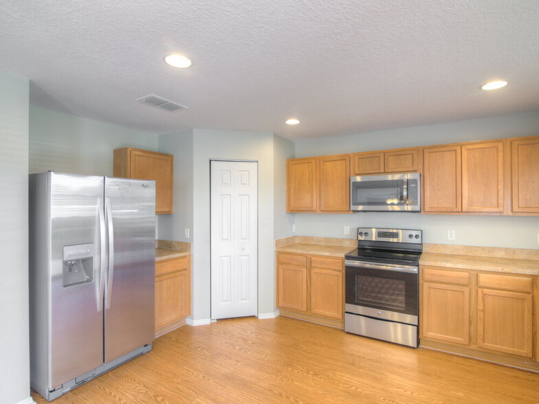 Building Photo - 2833 Breezy Meadow Rd
