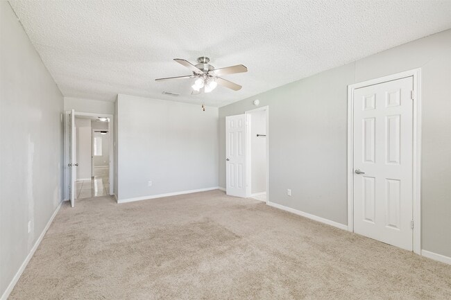 Building Photo - 623 E Cypresswood Dr