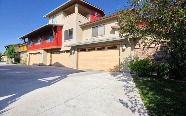 Building Photo - 1262 E Lone Shore Dr