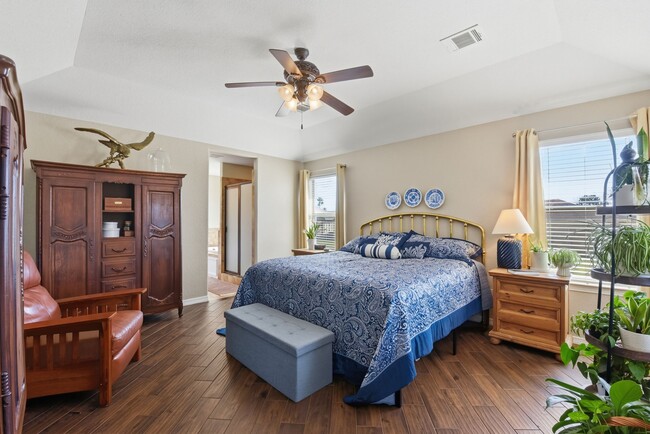 Building Photo - 102 Golfview Ct