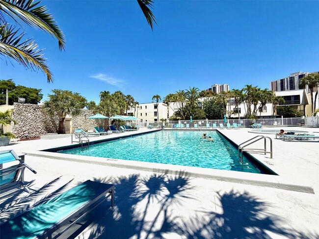 Building Photo - 20200 W Country Club Dr