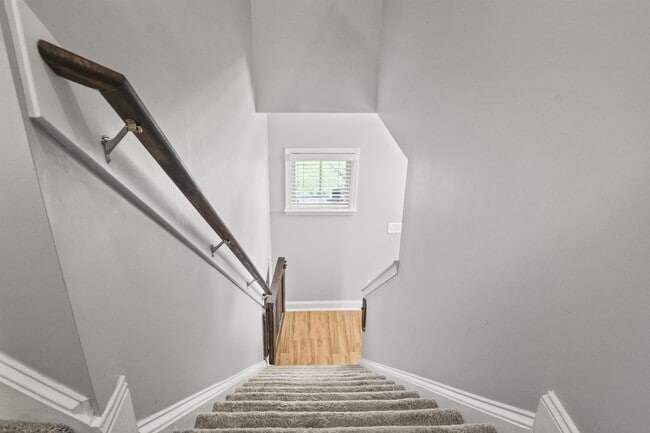 Building Photo - 401 Hope Ct