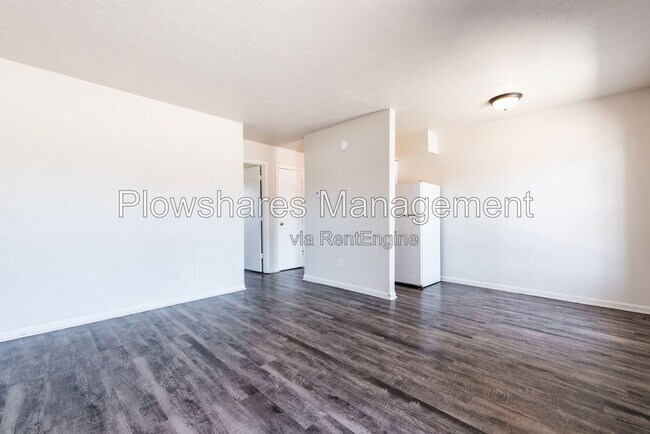 Building Photo - 3160 Chinquapin Ln