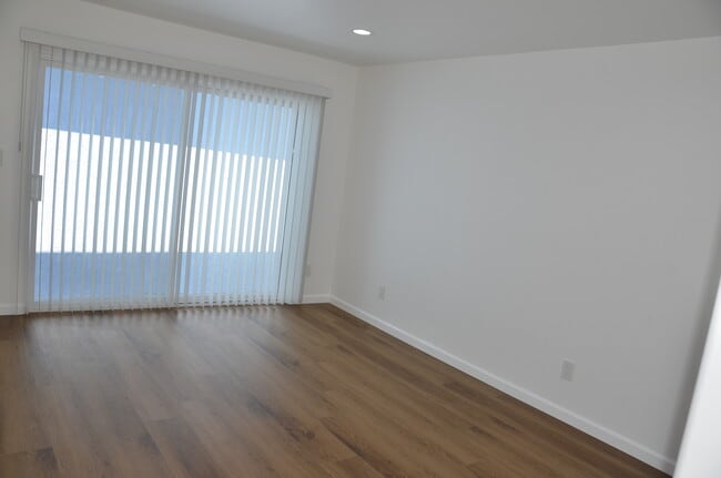 Building Photo - 3605 W 181st St